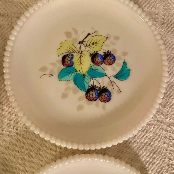 Vtg Set Of 4 WESTMORELAND Hobnail Edge Painted Milk Glass Plate Blackberries. - Picture 4 of 7